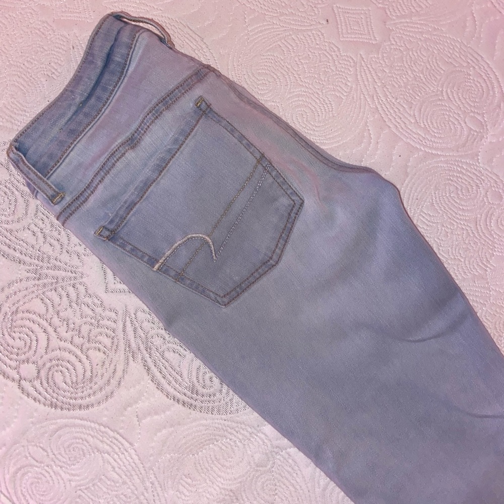 AMERICAN EAGLE LOW RISE JEGGING (LIGHT WASH)